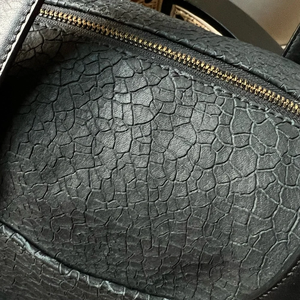 Away Black Leather Everywhere Travel Bag - rare croc skin texture - Picture 5 of 9